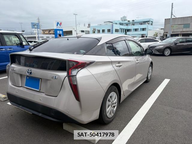 Toyota PRIUS 2017-10 7934005-13