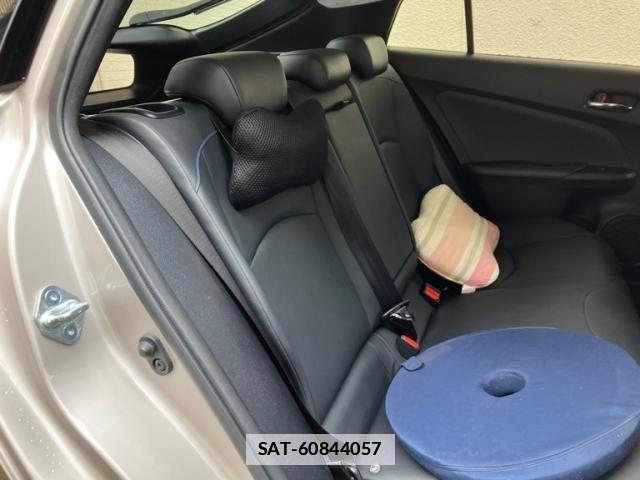 Toyota PRIUS 2016-07 7934008-8