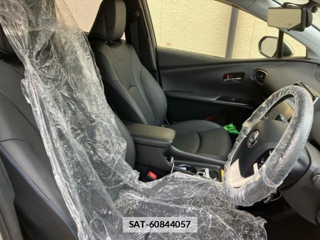 Toyota PRIUS 2016-07 7934008-9