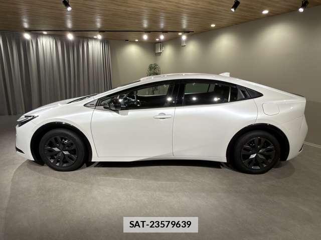 Toyota PRIUS 2023-09 7934018-10