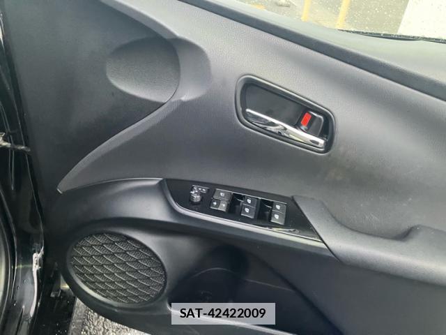 Toyota PRIUS 2017-05 7934777-15