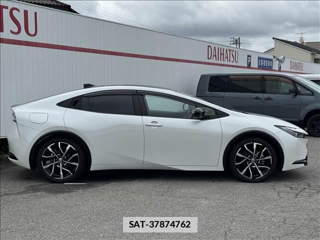 Toyota PRIUS 2023-07 7935033-17