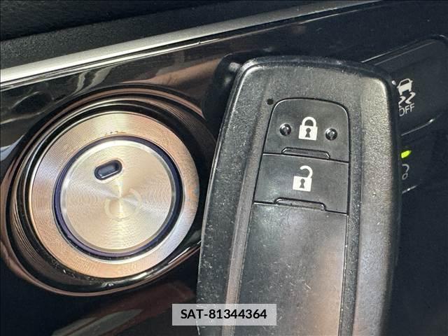 Toyota PRIUS 2019-05 7935037-15