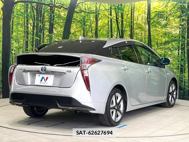 Toyota PRIUS 2017-04 7935235-16