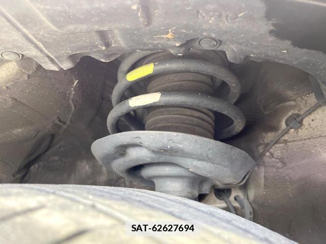 Toyota PRIUS 2017-04 7935235-19