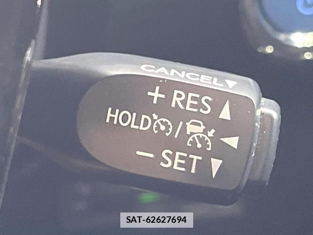 Toyota PRIUS 2017-04 7935235-6