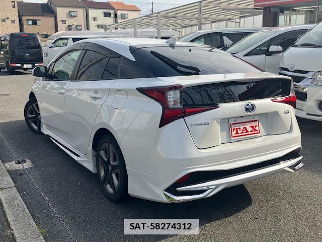 Toyota PRIUS 2021-09 7935466-1