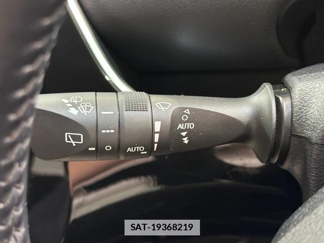 Toyota PRIUS 2017-05 7935629-10