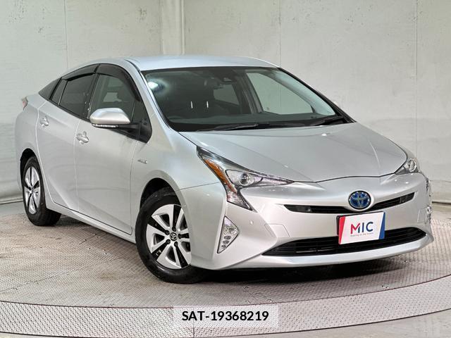 Toyota PRIUS 2017-05 7935629-13