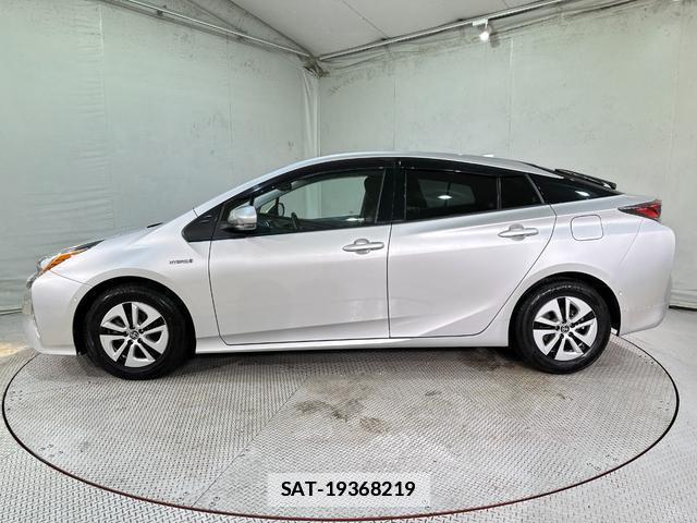 Toyota PRIUS 2017-05 7935629-15