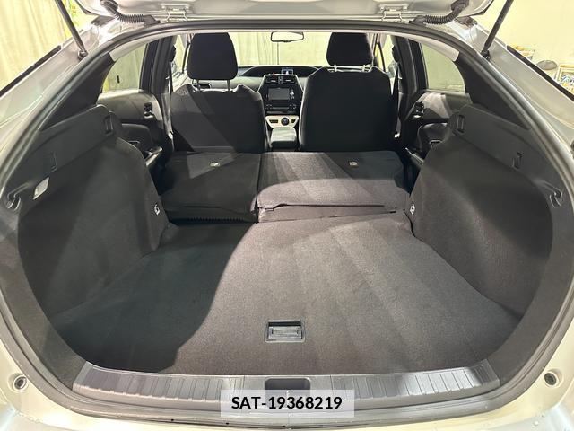 Toyota PRIUS 2017-05 7935629-19