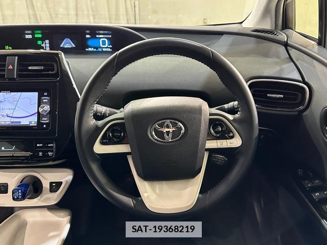 Toyota PRIUS 2017-05 7935629-6