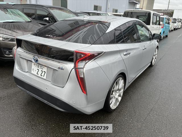 Toyota PRIUS 2018-01 7936287-3