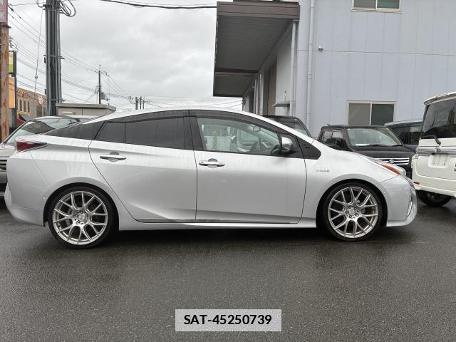 Toyota PRIUS 2018-01 7936287-4