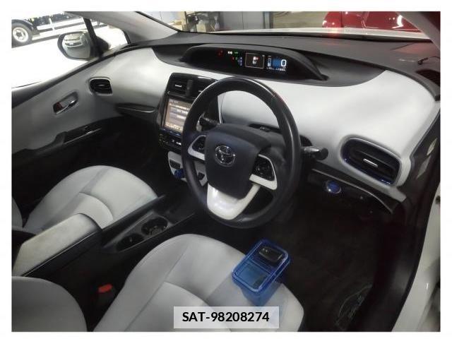 Toyota PRIUS 2017-04 7936397-1