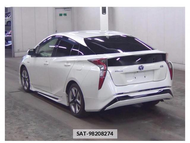 Toyota PRIUS 2017-04 7936397-2