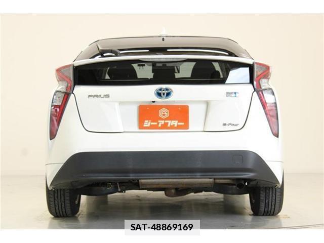 Toyota PRIUS 2017-02 7936872-10