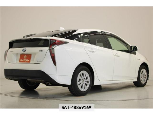Toyota PRIUS 2017-02 7936872-11