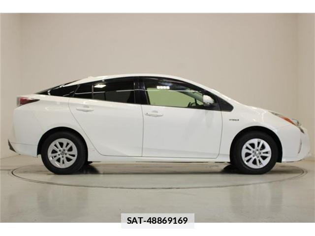 Toyota PRIUS 2017-02 7936872-12