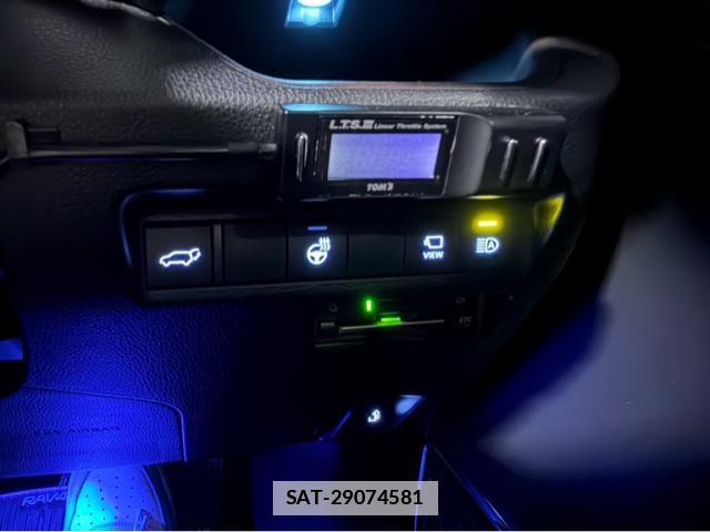 Toyota RAV4 2020-10 7935336-16