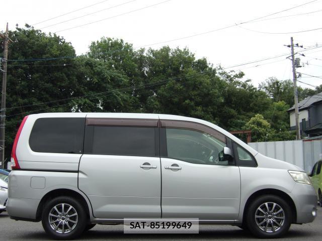 Nissan SERENA 2005-06 7934717-3