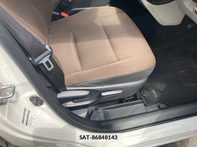 Toyota SIENTA 2015-09 7934600-16