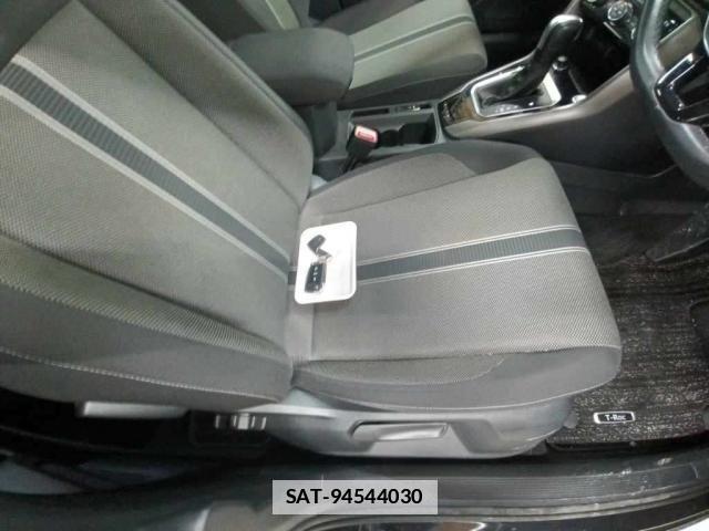 VolksWagen T-ROC 2022-05 7936028-5