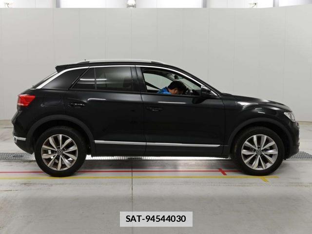 VolksWagen T-ROC 2022-05 7936028-9