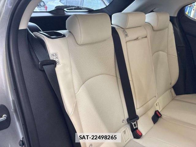 Lexus UX 2023-06 7933872-7