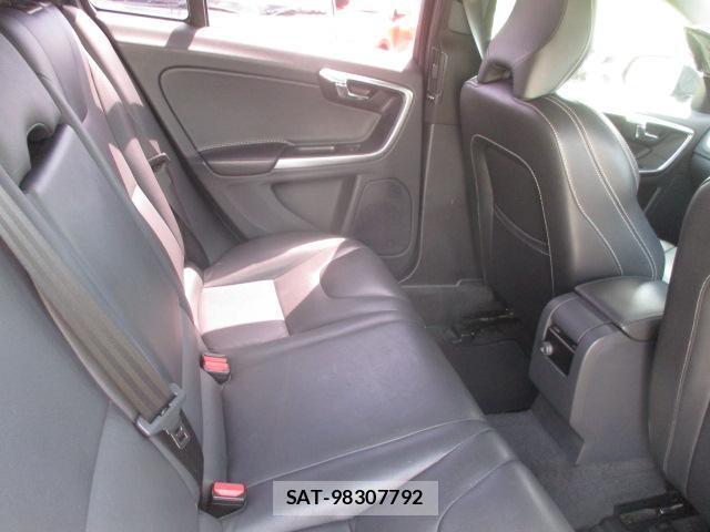 Volvo V60 2017-07 7934749-13