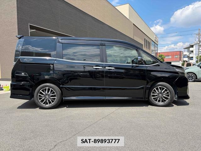 Toyota VOXY 2016-12 7933951-12
