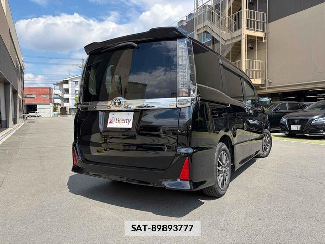 Toyota VOXY 2016-12 7933951-13