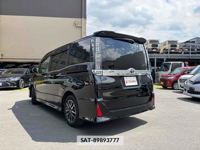 Toyota VOXY 2016-12 7933951-15
