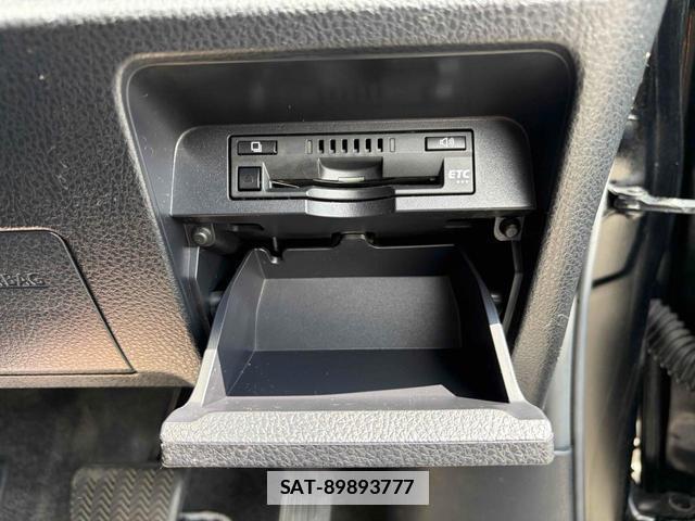 Toyota VOXY 2016-12 7933951-5