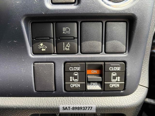 Toyota VOXY 2016-12 7933951-6