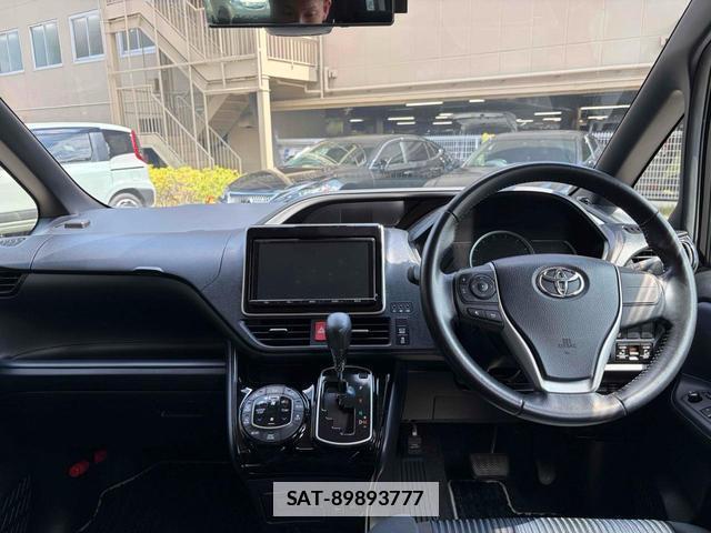 Toyota VOXY 2016-12 7933951-7