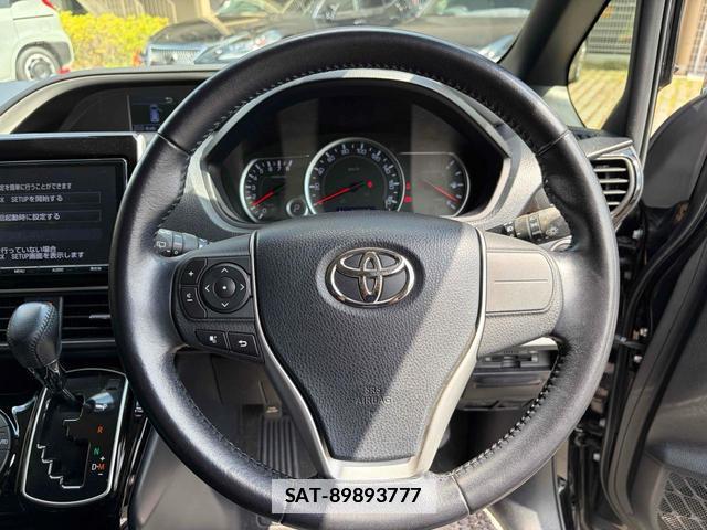 Toyota VOXY 2016-12 7933951-8