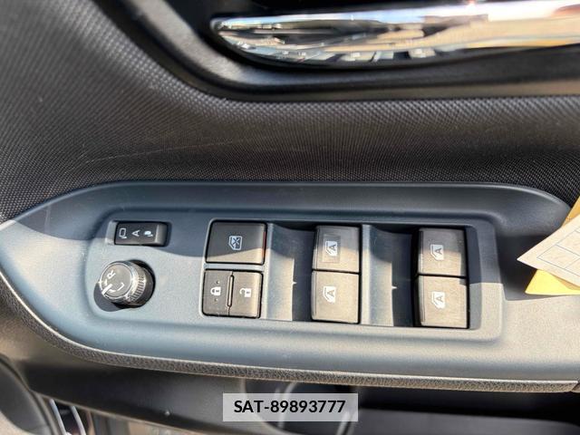 Toyota VOXY 2016-12 7933951-9
