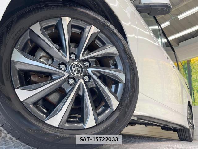 Toyota VOXY 2022-10 7934563-13