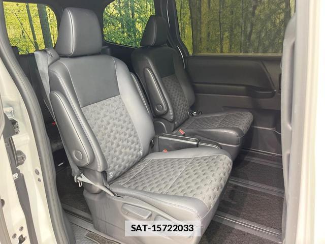 Toyota VOXY 2022-10 7934563-8