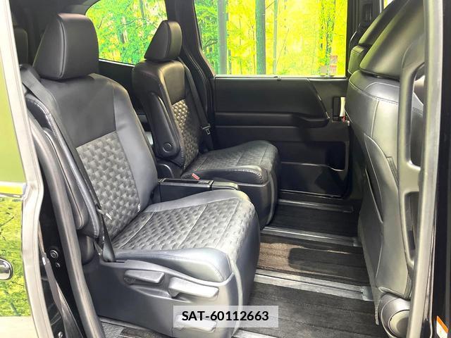 Toyota VOXY 2023-01 7934733-8