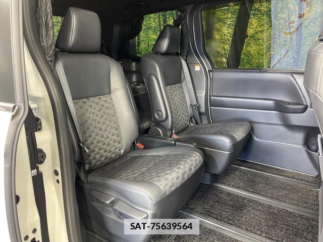 Toyota VOXY 2022-06 7934862-9