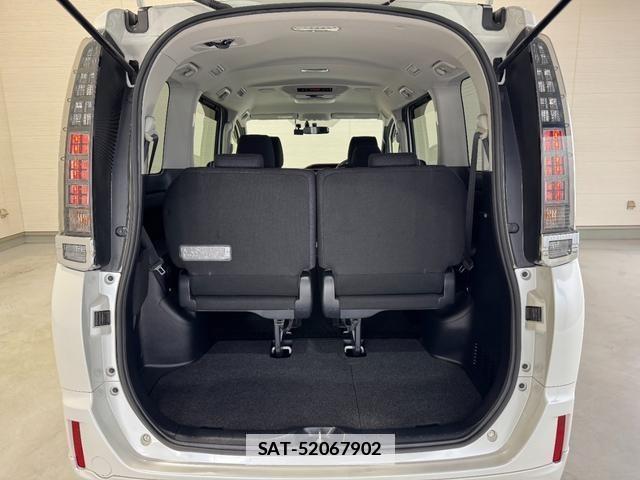 Toyota VOXY 2014-05 7934907-11