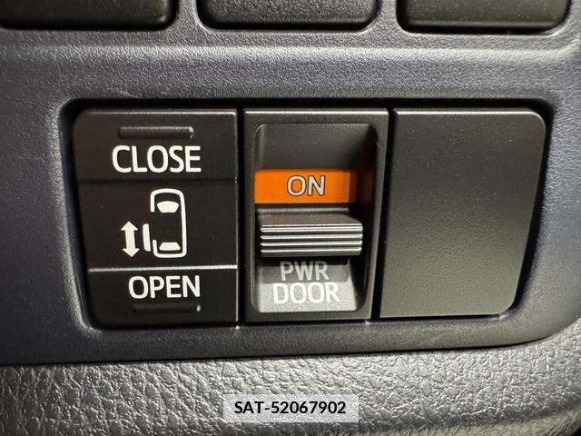 Toyota VOXY 2014-05 7934907-18