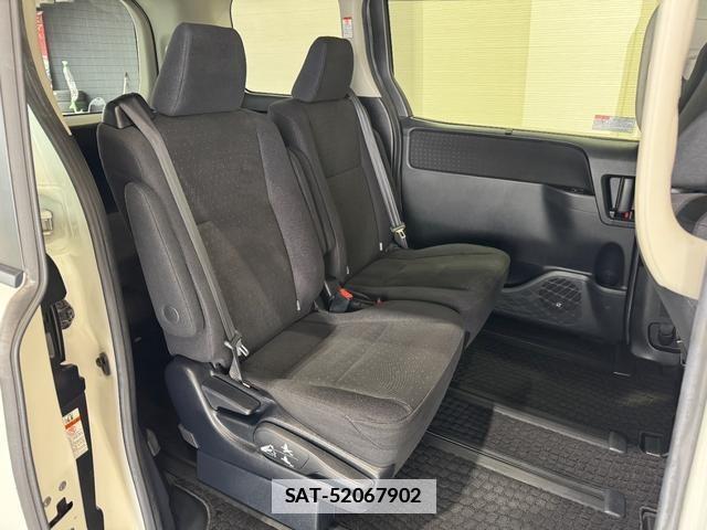 Toyota VOXY 2014-05 7934907-9