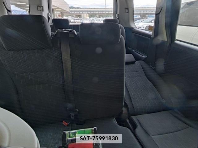 Toyota VOXY 2010-05 7934965-3