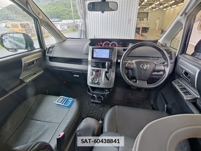 Toyota VOXY 2012-02 7934966-2