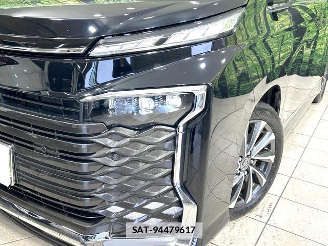 Toyota VOXY 2024-05 7935046-12
