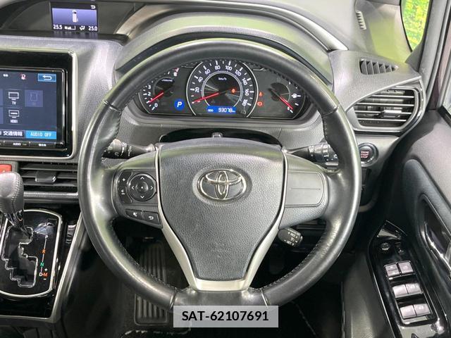 Toyota VOXY 2018-03 7935238-11