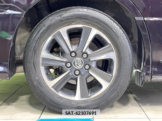 Toyota VOXY 2018-03 7935238-13